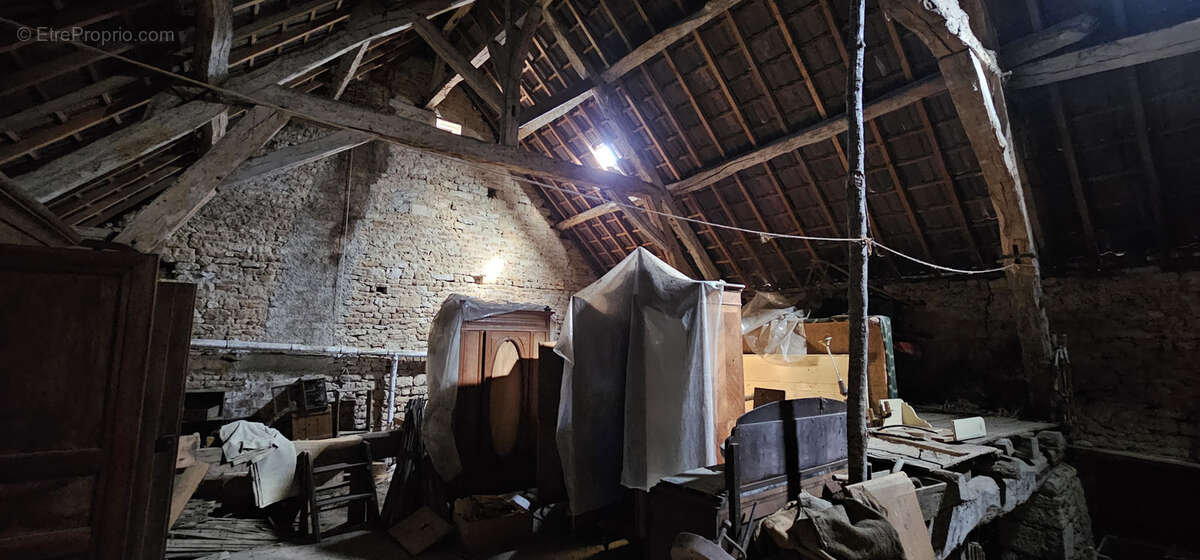 Maison à COURCELLES