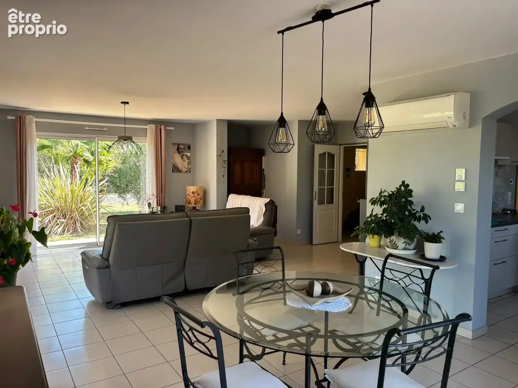 Maison familiale de 141 m2, 4 chambres avec dépendances et jardin arboré - photo 5