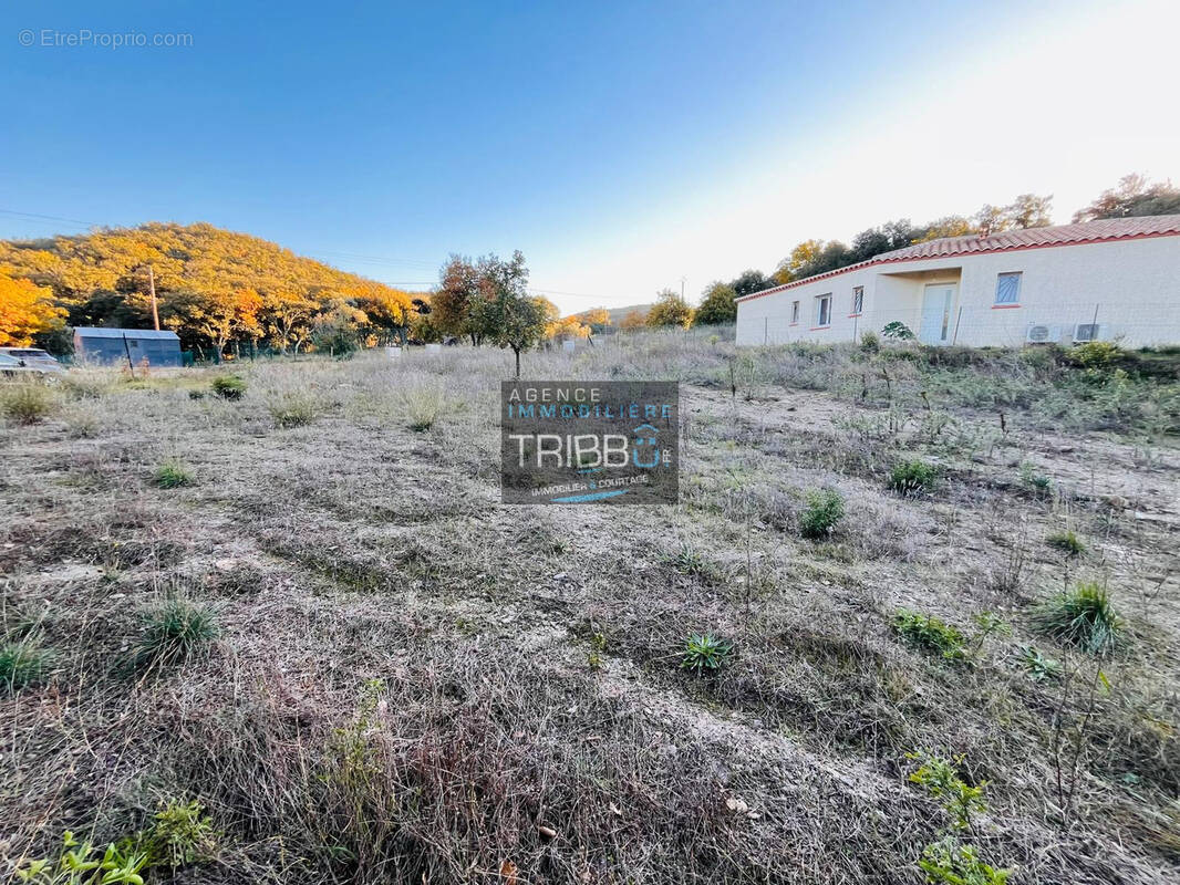 Terrain à CAMELAS