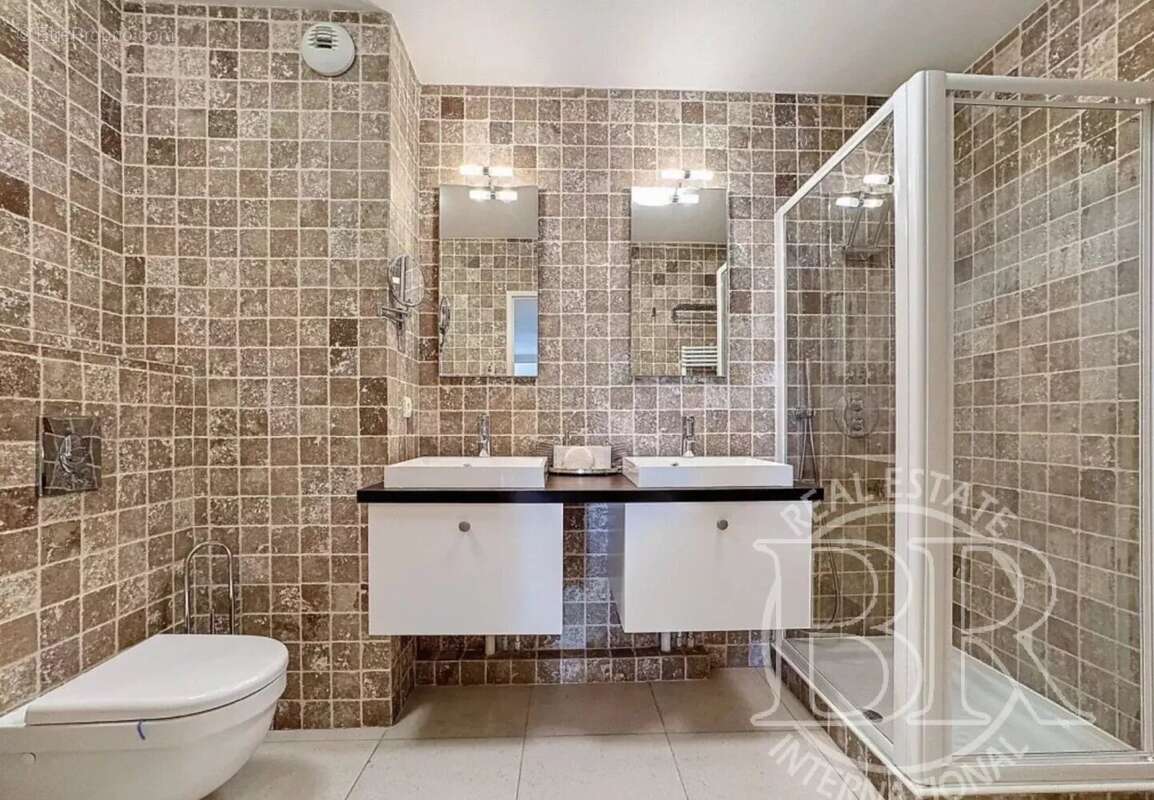 Appartement à ROQUEBRUNE-CAP-MARTIN