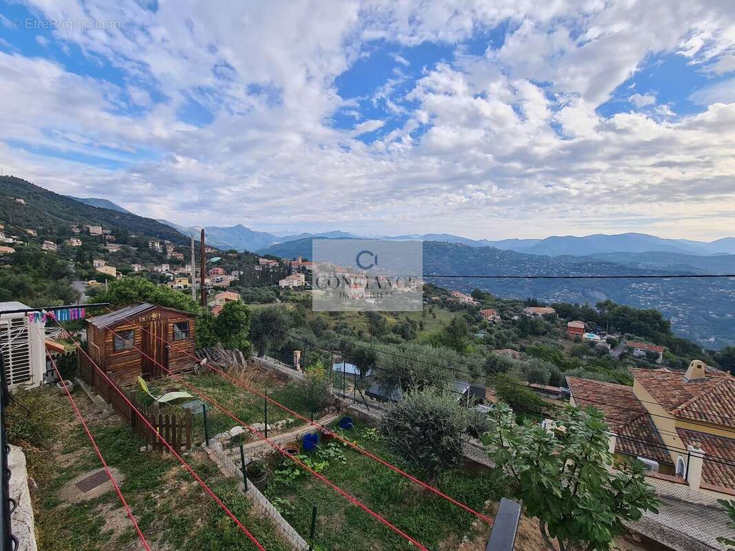 Appartement à CHATEAUNEUF-VILLEVIEILLE