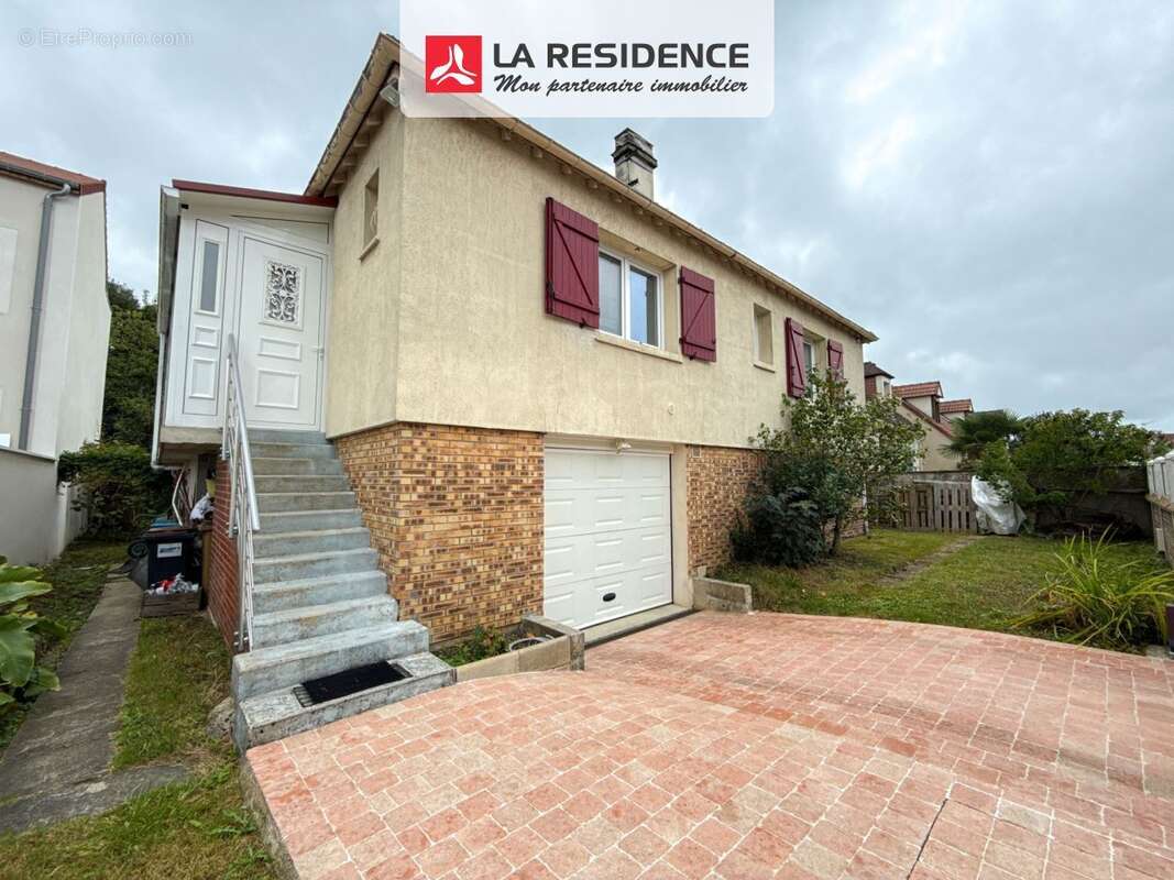 Maison 135 m² à La Verriere  - photo 2