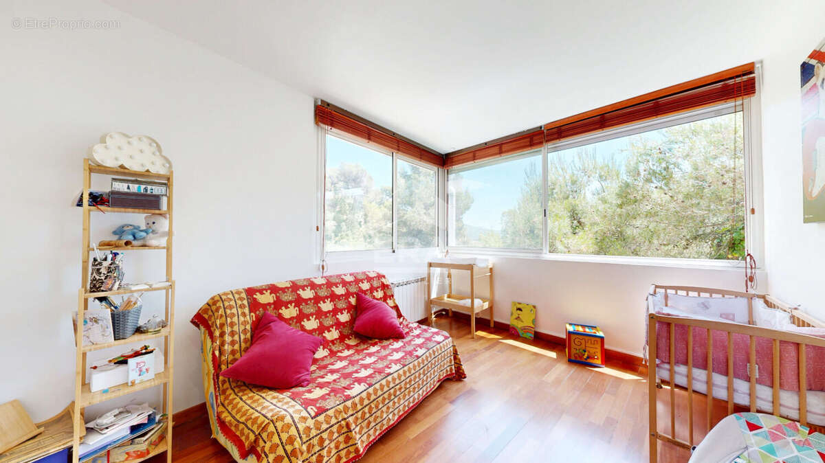 Appartement à TOURRETTE-LEVENS