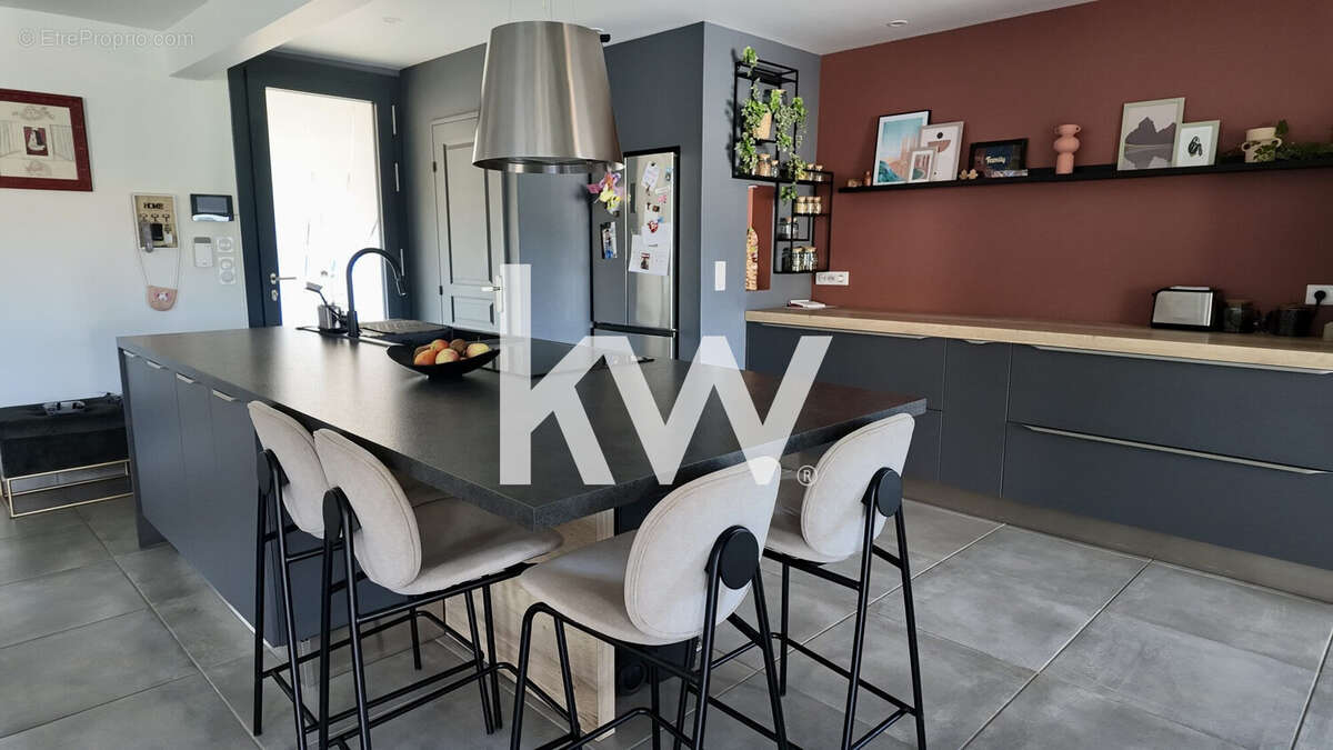 Maison 170 m² à Le Chambon-Feugerolles  - photo 4