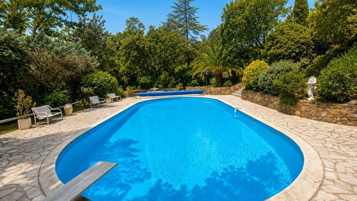 Maison à LE MUY