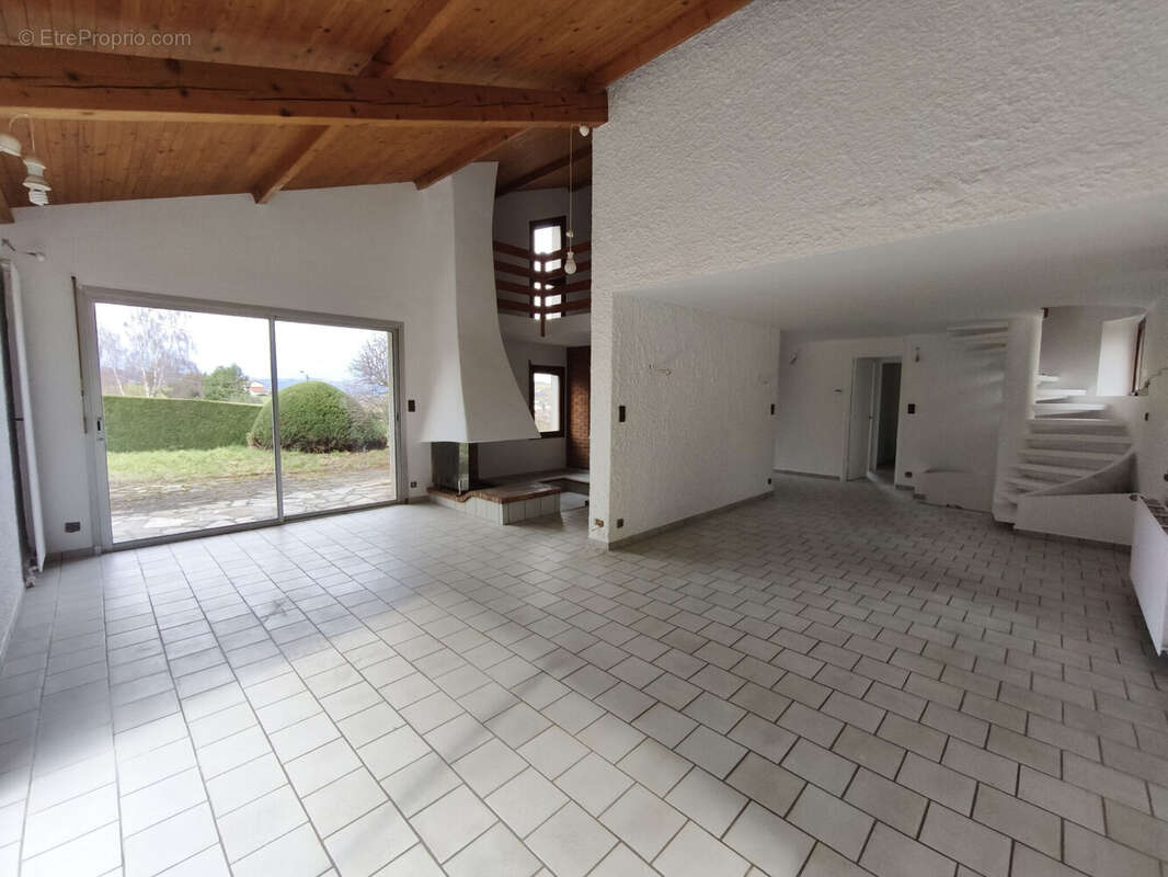 Photo 2 - Maison à LE CHAMBON-FEUGEROLLES