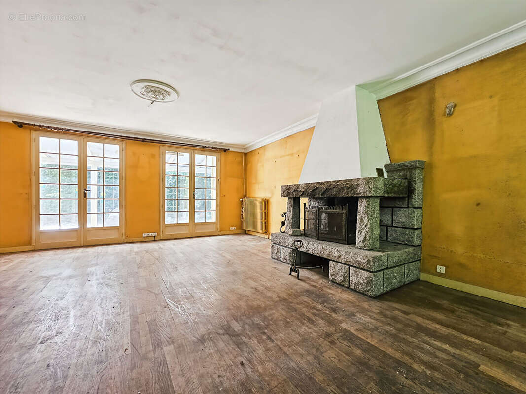 Maison à BAZOUGES-LA-PEROUSE