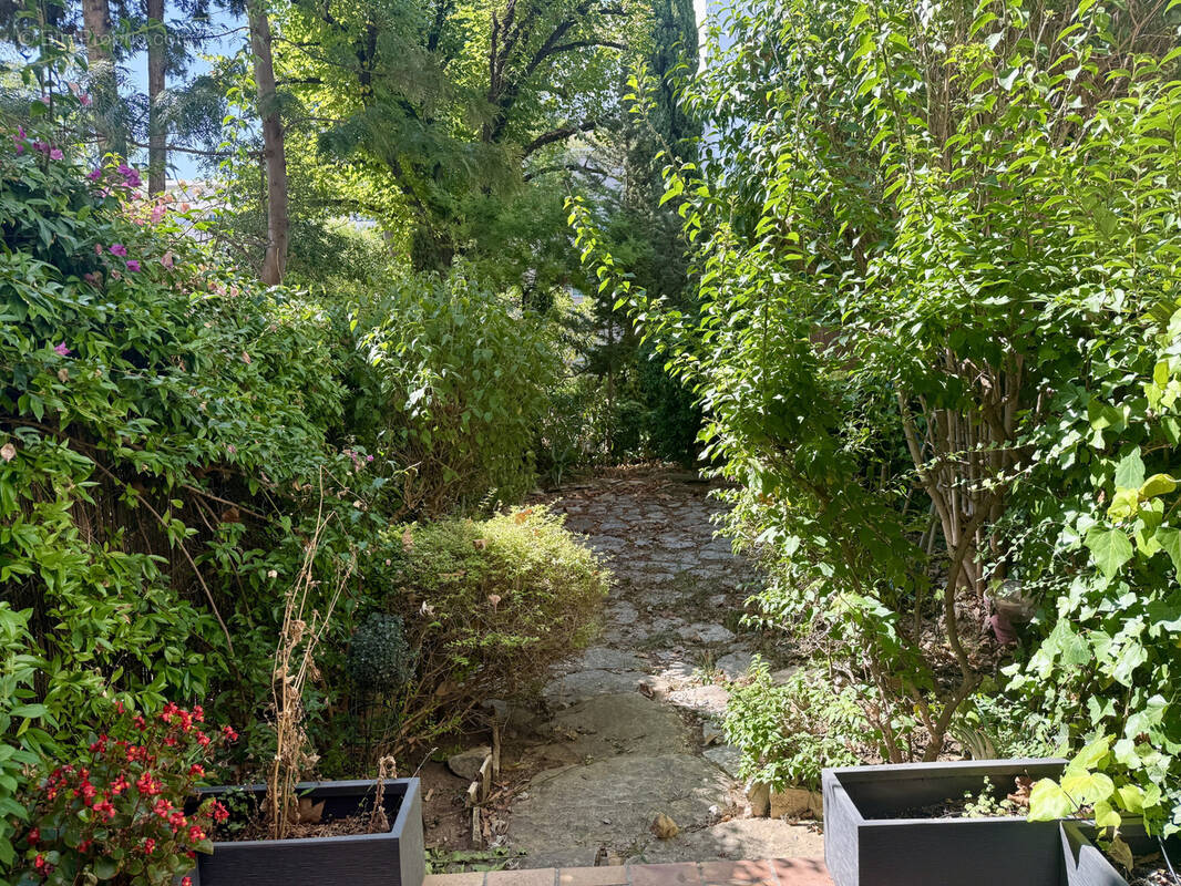 13008 - carré d'or - type 3 de 102 m2 avec terrasse et jardin - photo 2