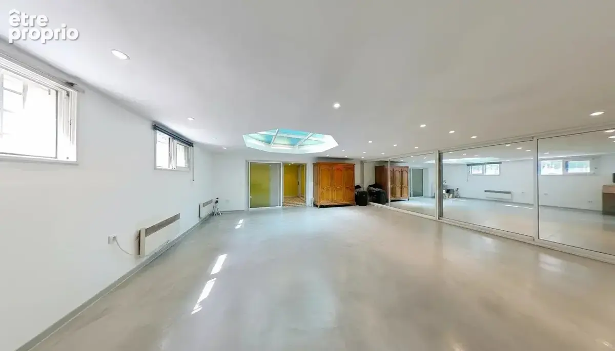 Belle maison familiale avec véranda chauffée, jardin et sous-sol exceptionnel ! - photo 11