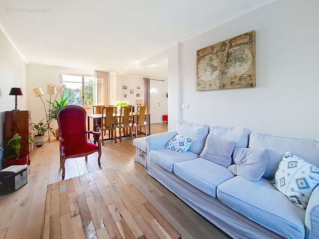 Maison à VILLENEUVE-LE-COMTE