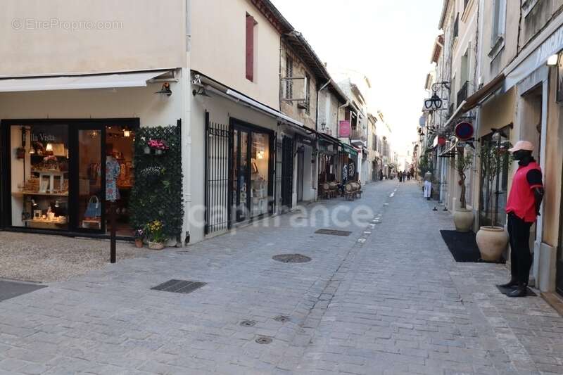 GARD (30) AIGUES-MORTES (30200) à vendre Immeuble mixte de 280 m 2, 1 local commercial 115 m 2 et 3 appartements - photo 20
