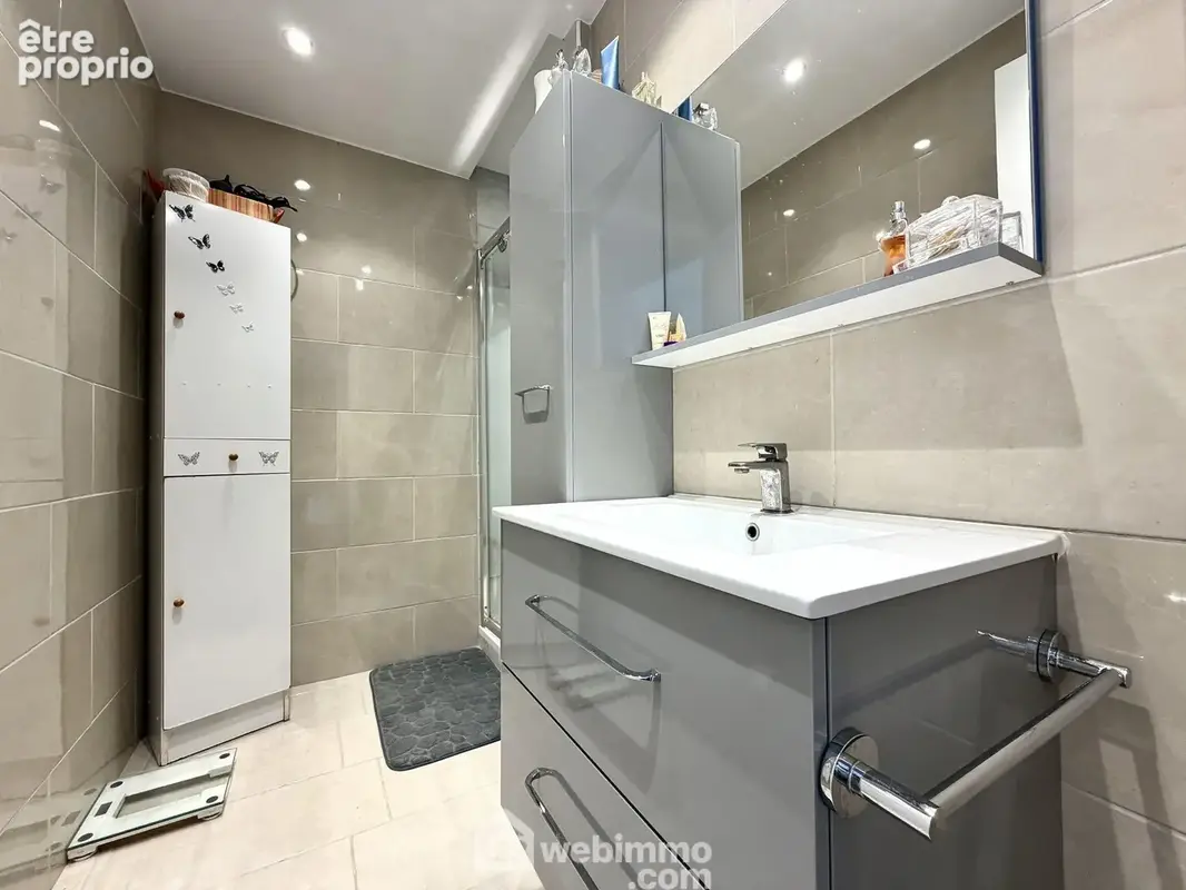 Salle d'eau en parfait état (wc indépendant)