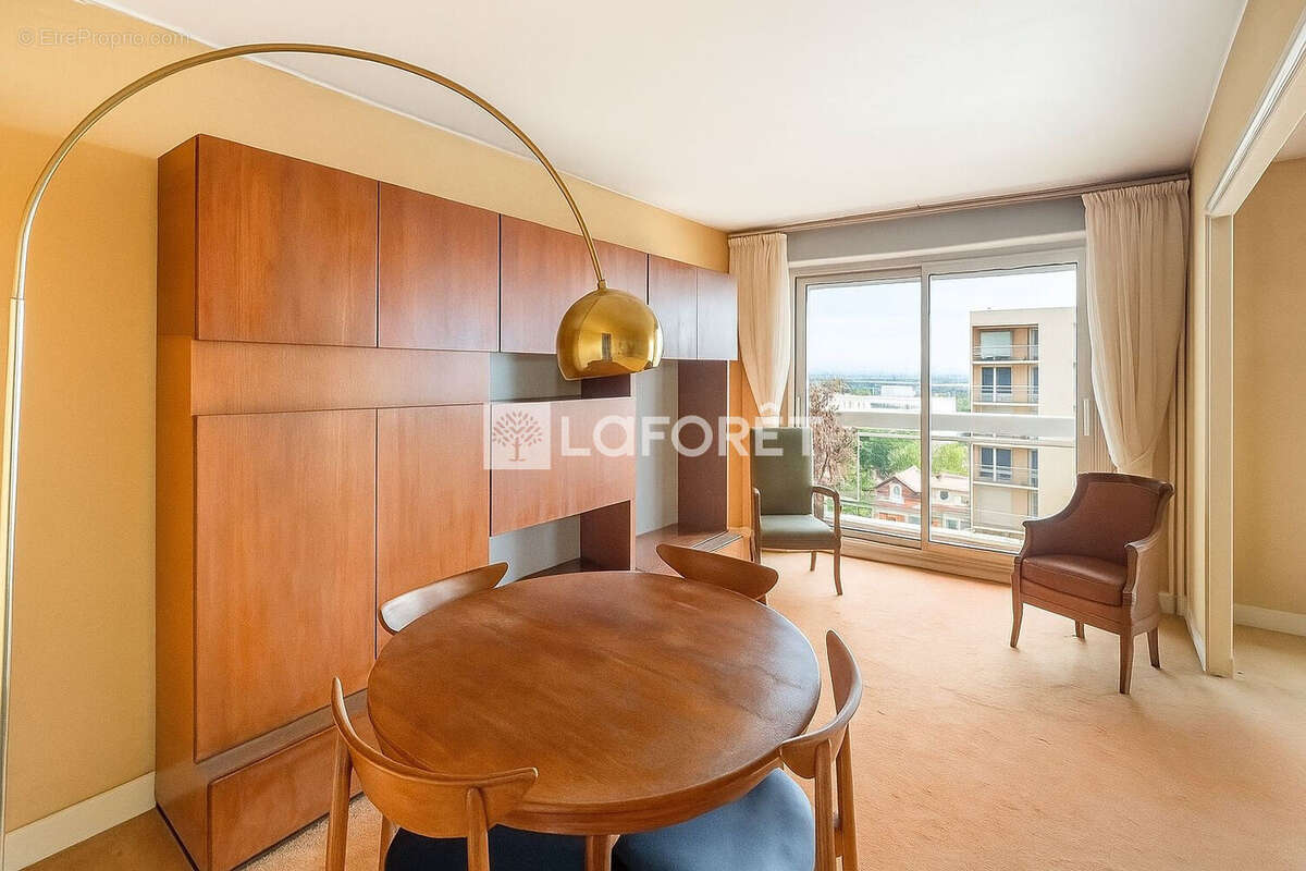 Appartement à COURBEVOIE