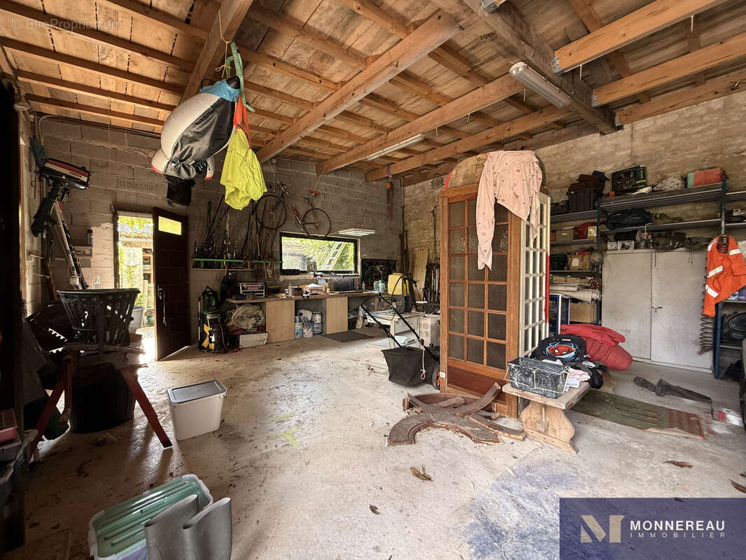 Maison en pierre avec jardin clos et dependances - photo 26