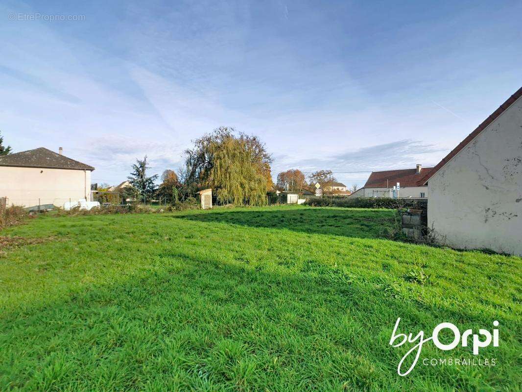 Maison à DURDAT-LAREQUILLE