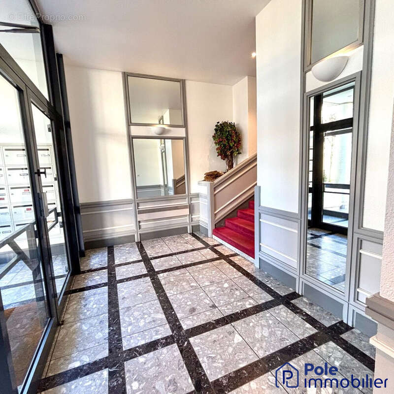 Entrée immeuble  - Appartement à CAEN