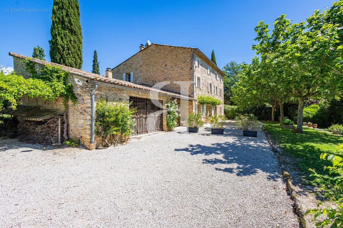Maison à GORDES