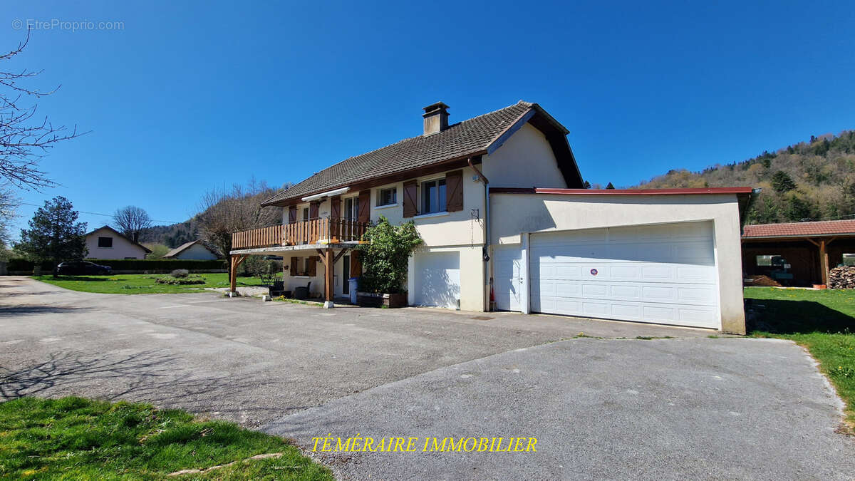 Maison à BOURG-DE-SIROD