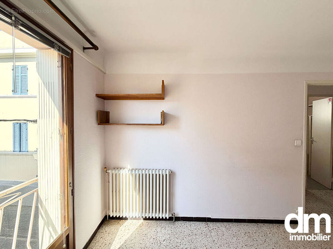 Immeuble Martigues - Maison de ville de 115 m²  avec local commercial de 35 m². - photo 17