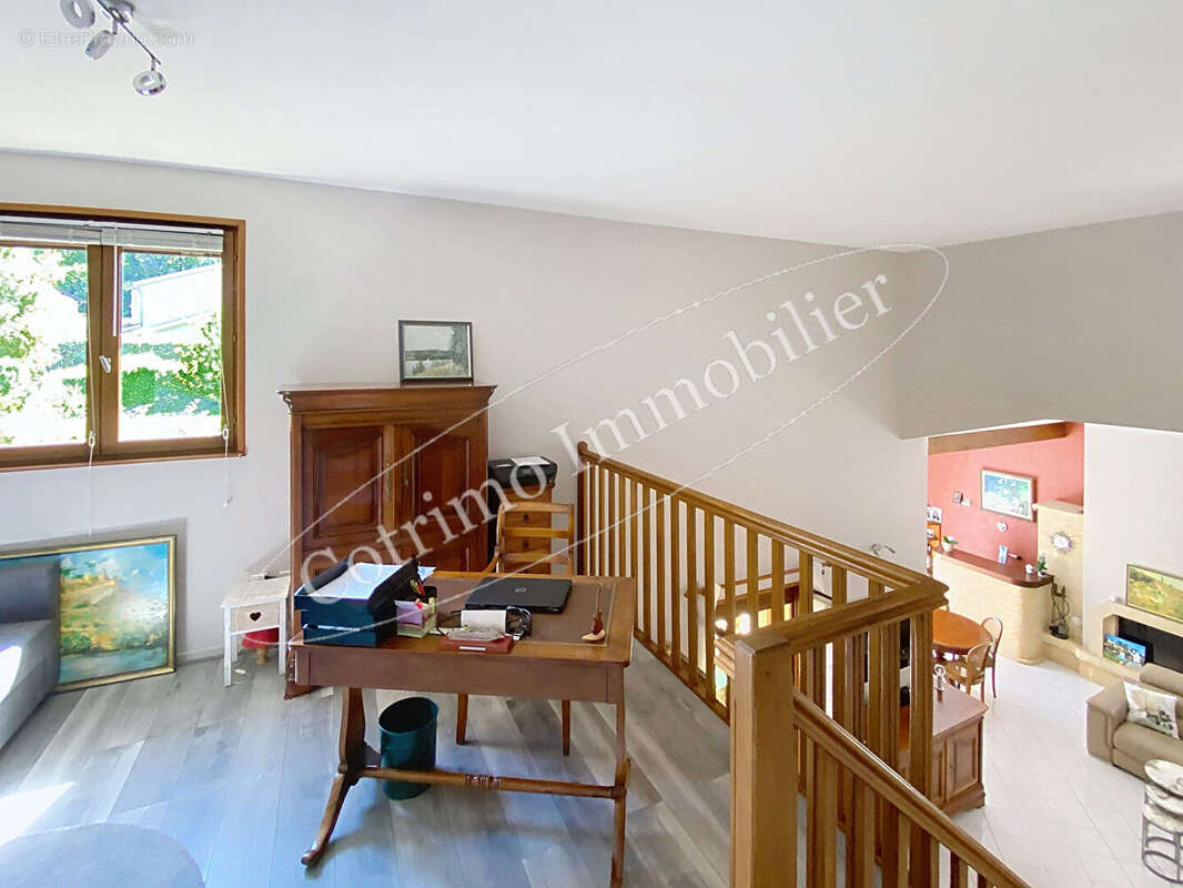 Genas maison 143m² +garage Dble+piscine+ Terrrain 857m² - photo 8