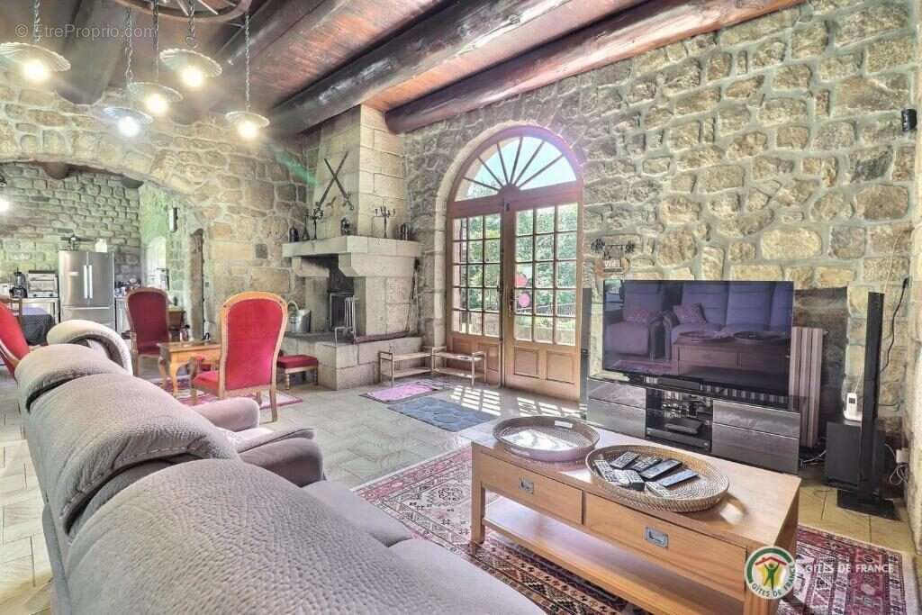 Autre à SAINT-APOLLINAIRE-DE-RIAS