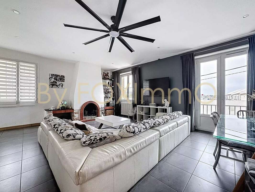 Appartement à SAINT-LAURENT-DU-VAR