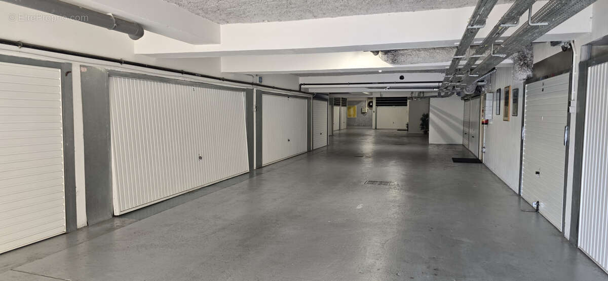Spacieux 4 pièces en rez-de-jardin avec double garage & cave - photo 21