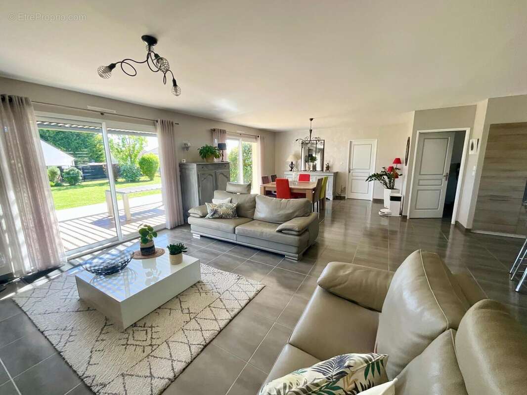 Photo 2 - Maison à MEHUN-SUR-YEVRE