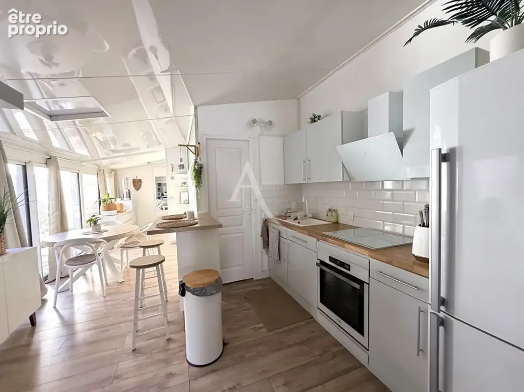 Hyères Ouest, T3 avec cour en maison de ville, très belle rénovation ! - photo 3