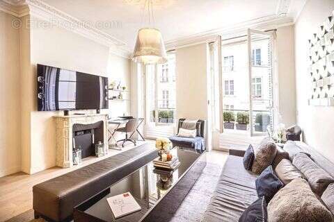 Appartement à PARIS-1E