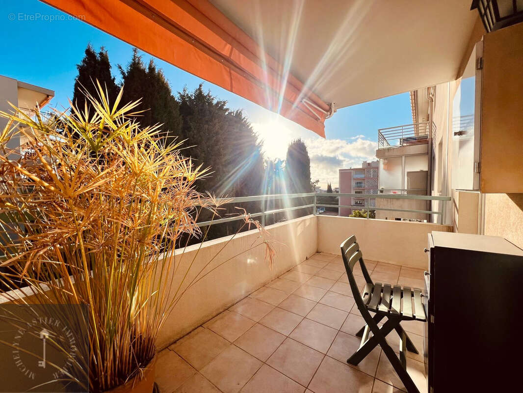 Appartement à SAINT-LAURENT-DU-VAR