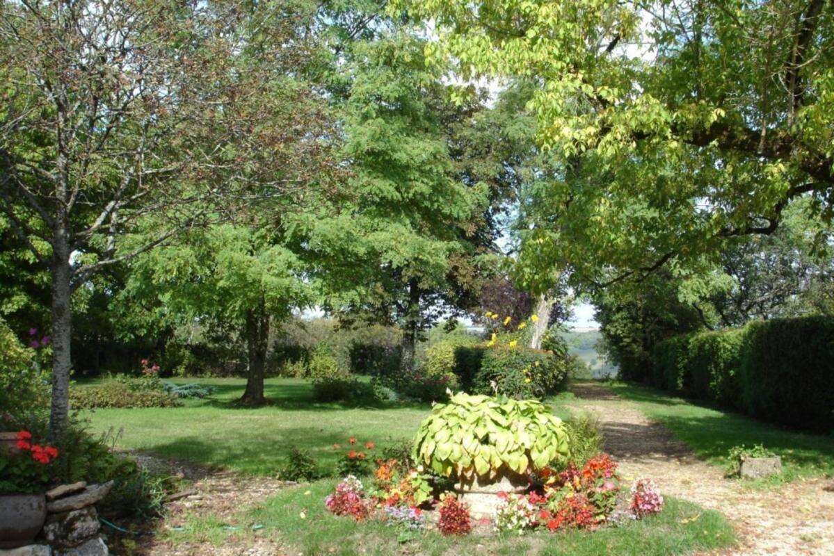 Belle propriété au calme avec un grand terrain - photo 3