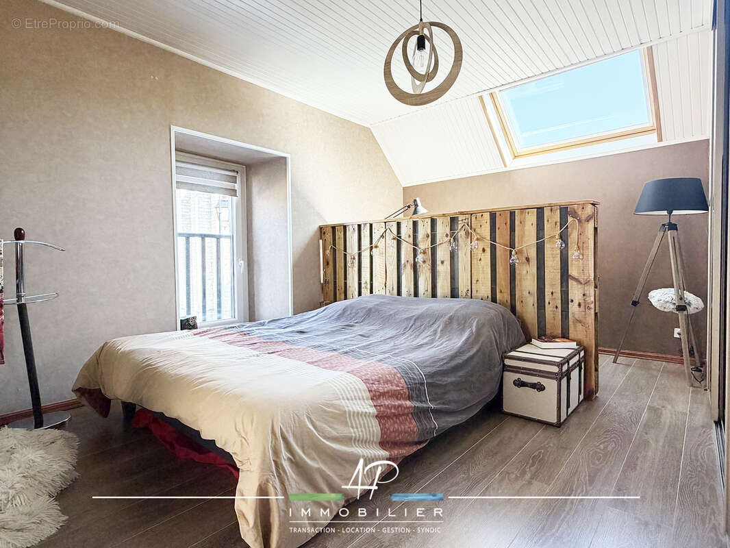 Maison ancienne rénovée avec soin - Charme et confort au rendez-vous - photo 8