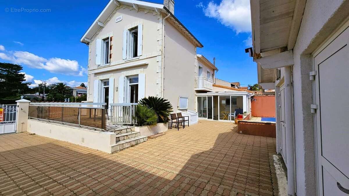 Maison à VAUX-SUR-MER