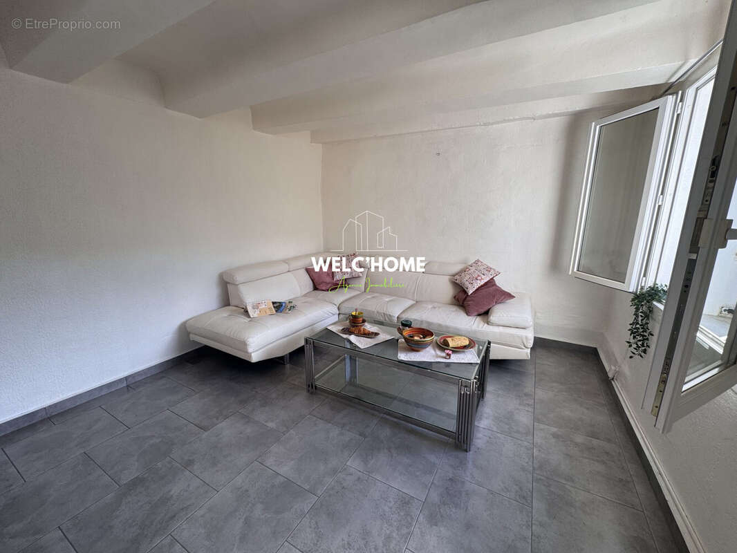 Salon t3 - Maison à POURCIEUX