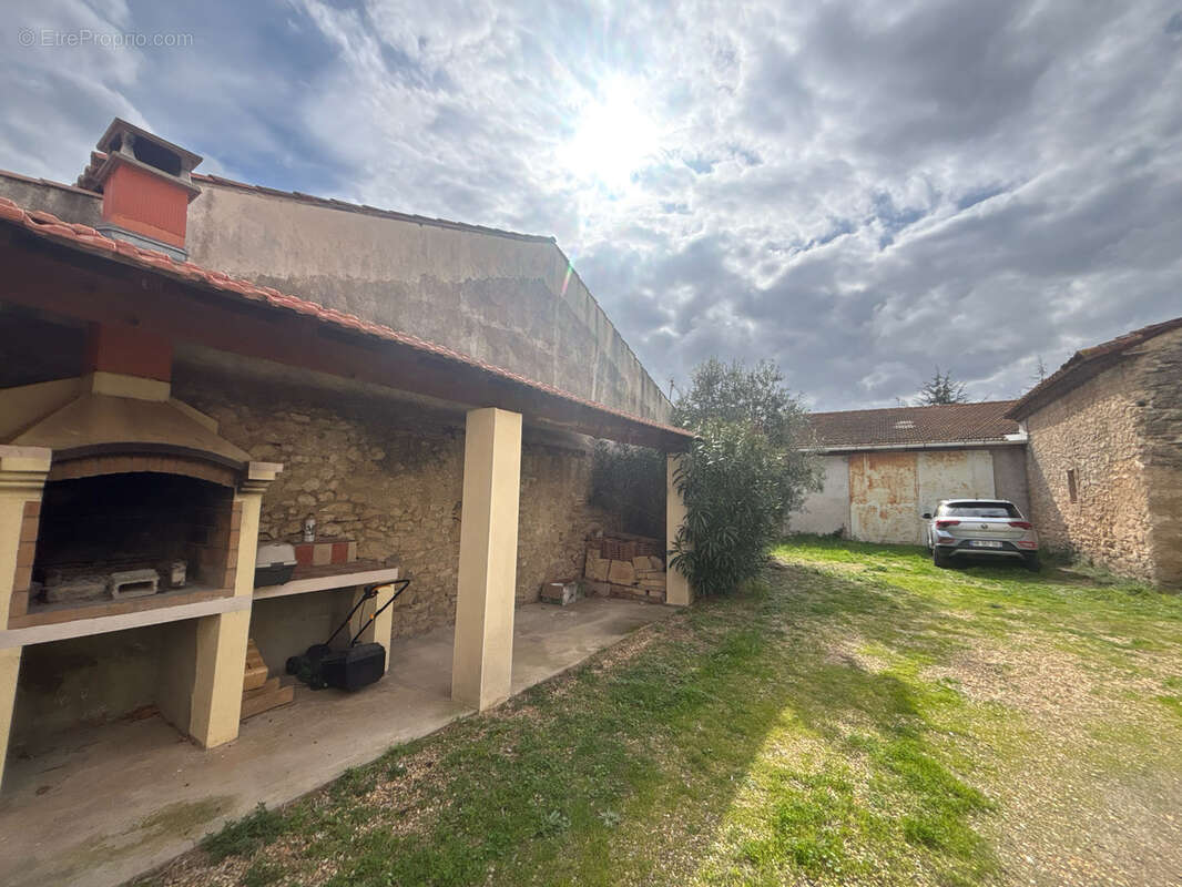 Parking à MARAUSSAN