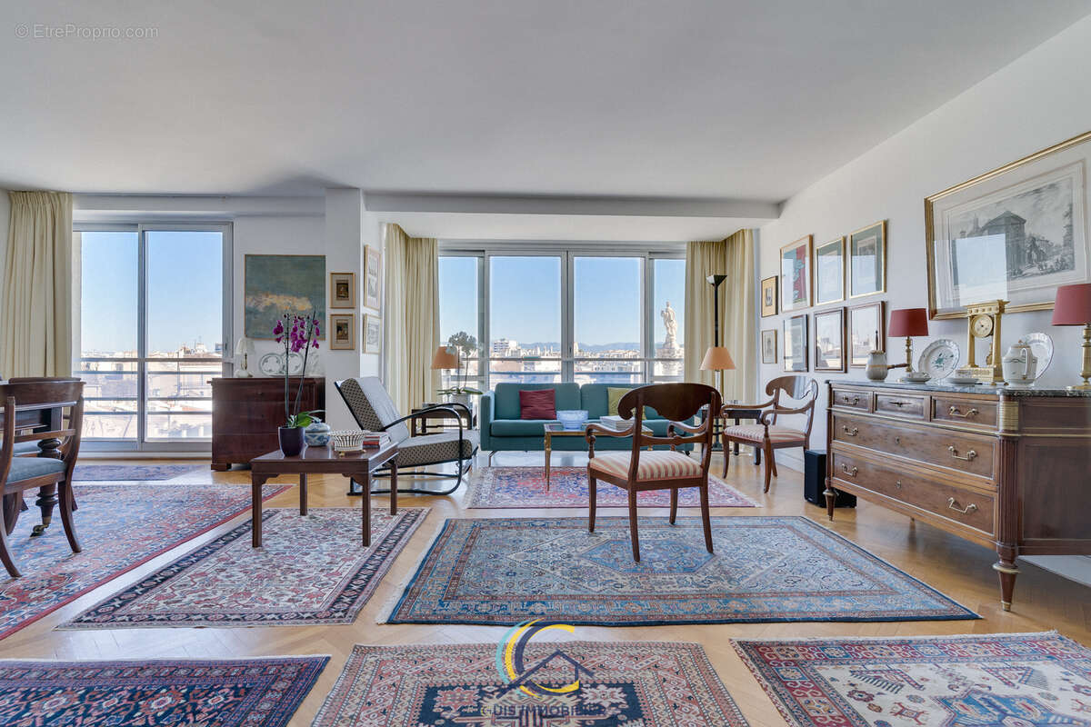 Appartement à MARSEILLE-6E