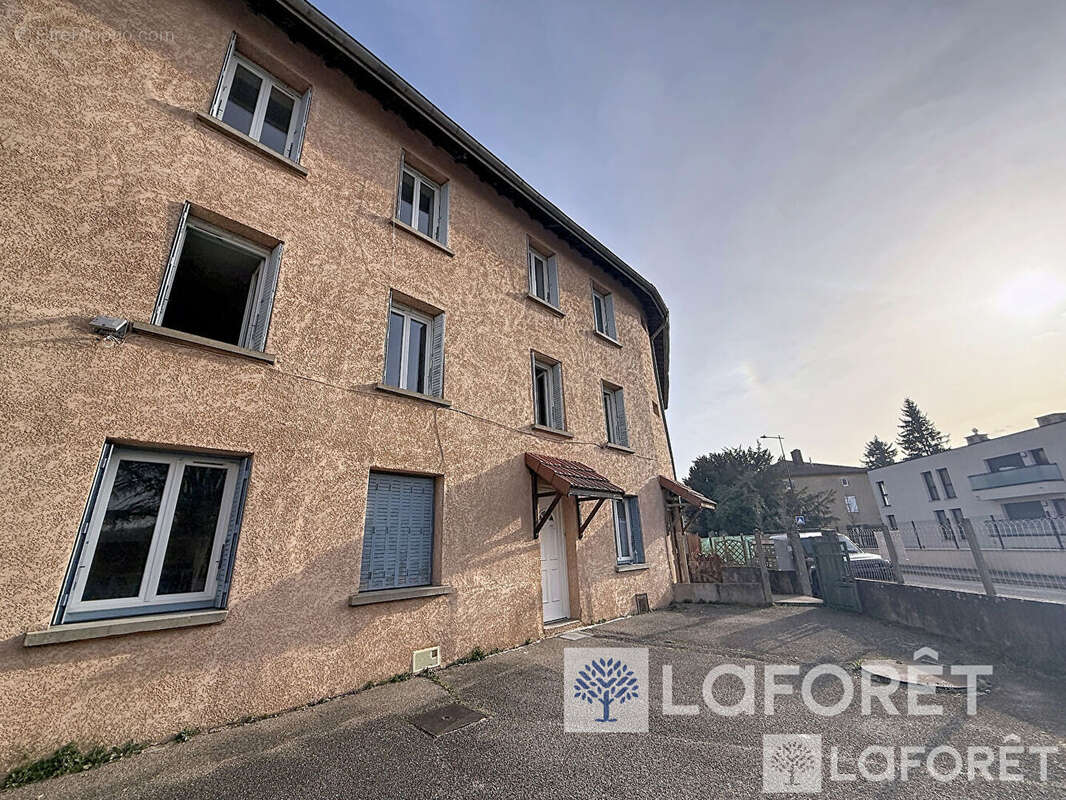 Appartement à SAINT-JEAN-DE-BOURNAY