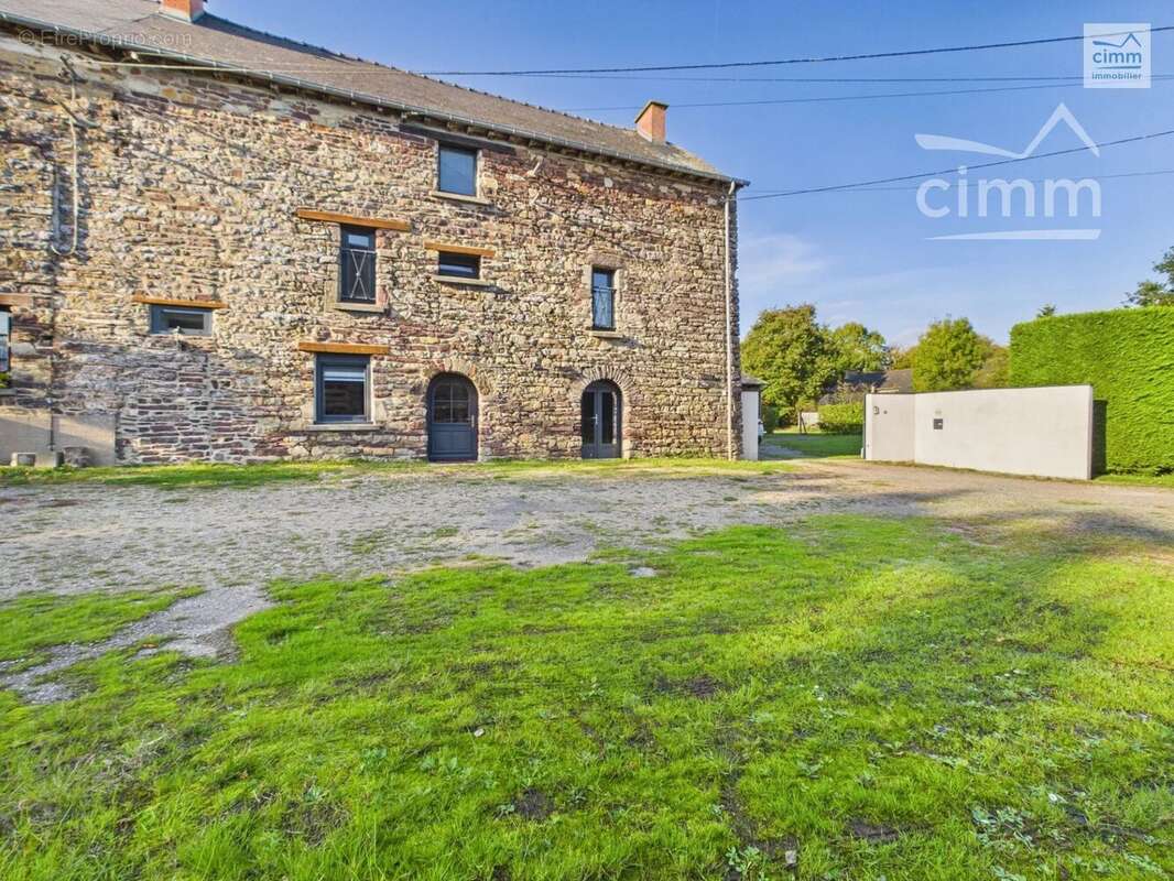 Maison à SAINT-THURIAL