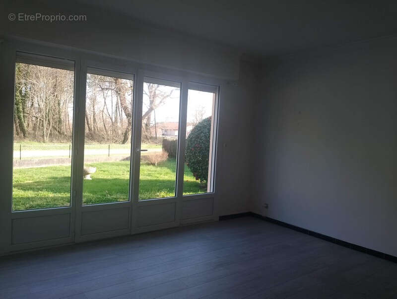 Maison t4 de plain pied + dépendance - photo 9
