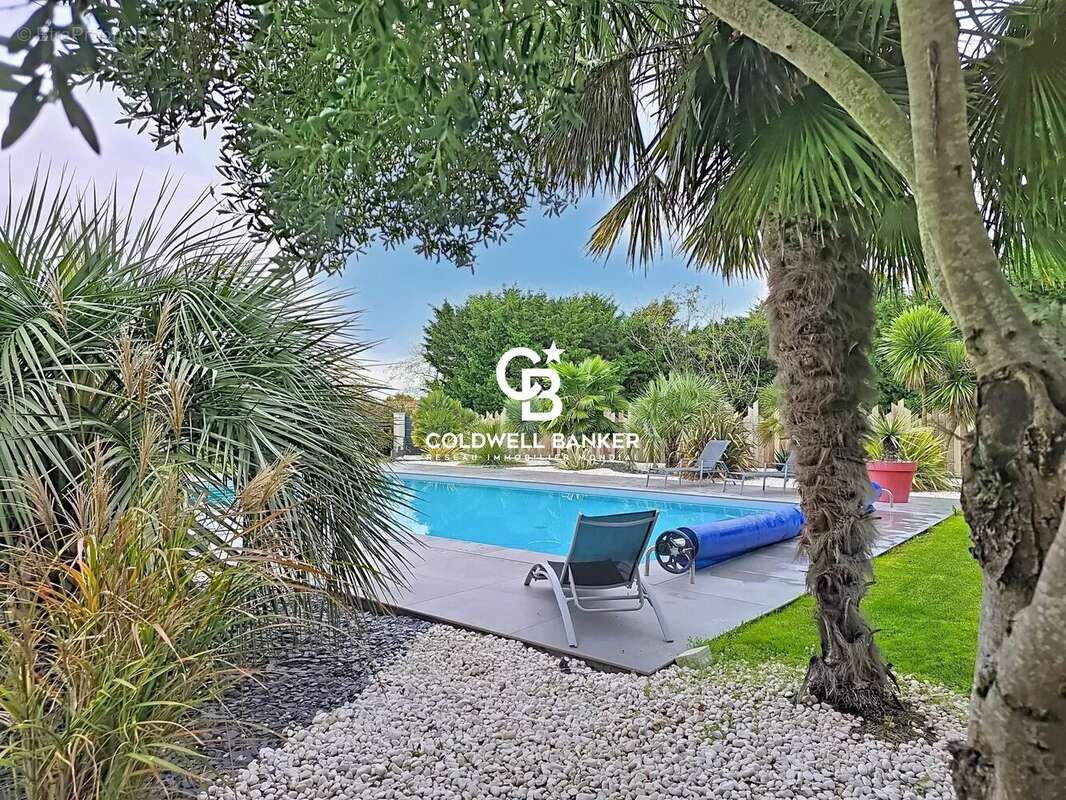 Maison à SAINTE-RADEGONDE-DES-NOYERS