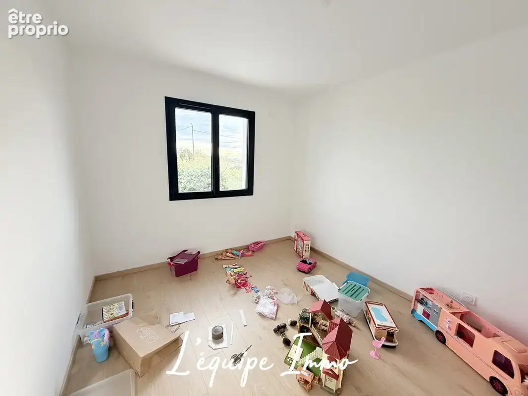 Superbe maison contemporaine T5 - 100 m2 - Parcelle de 684 m2 - Garage et piscine - - photo 12