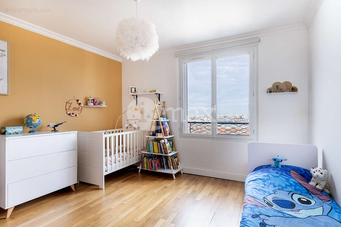 Appartement à COURBEVOIE
