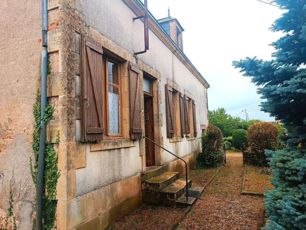 Maison 3 chambres, agreable terrain clos et arbore de 1500 m - photo 2