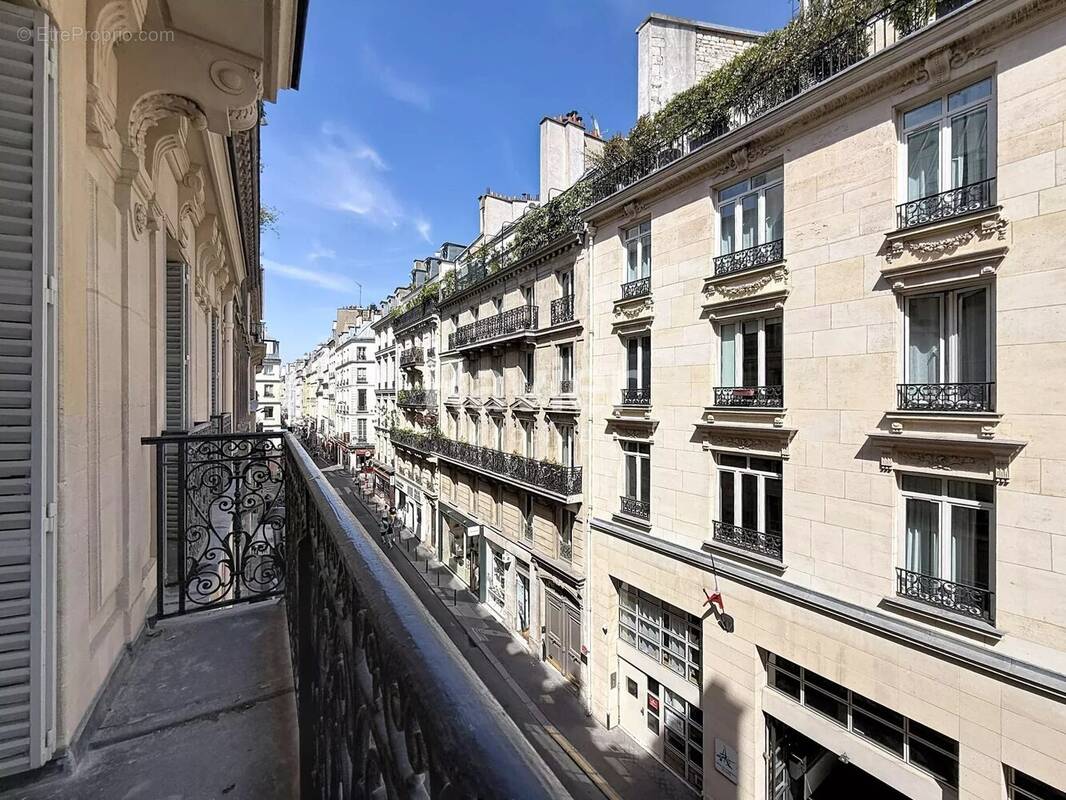 Appartement à PARIS-1E