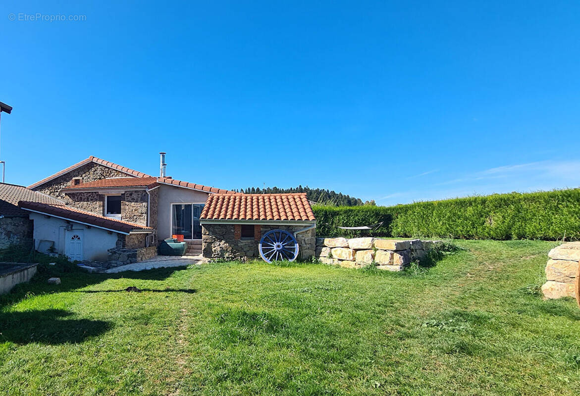 Maison à SAINT-ROMAIN-LACHALM