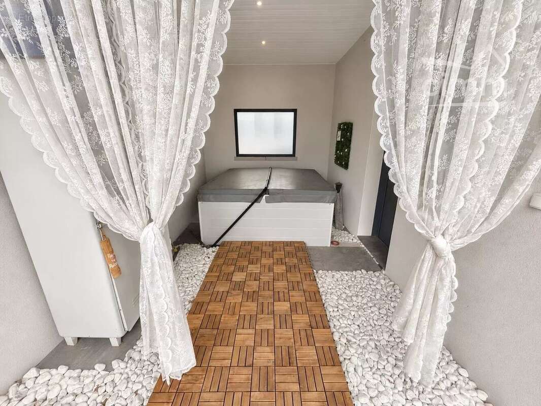 Maison à MONTROND-LES-BAINS