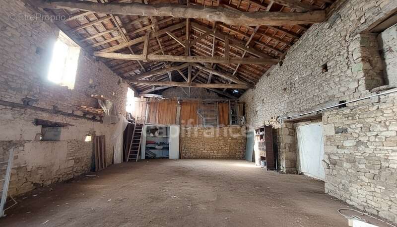 Maison au centre du village Prats du Périgord, 92m2, 4 pièces, 3 chambres, jardin, puits, grange avec fort potentiel - photo 18