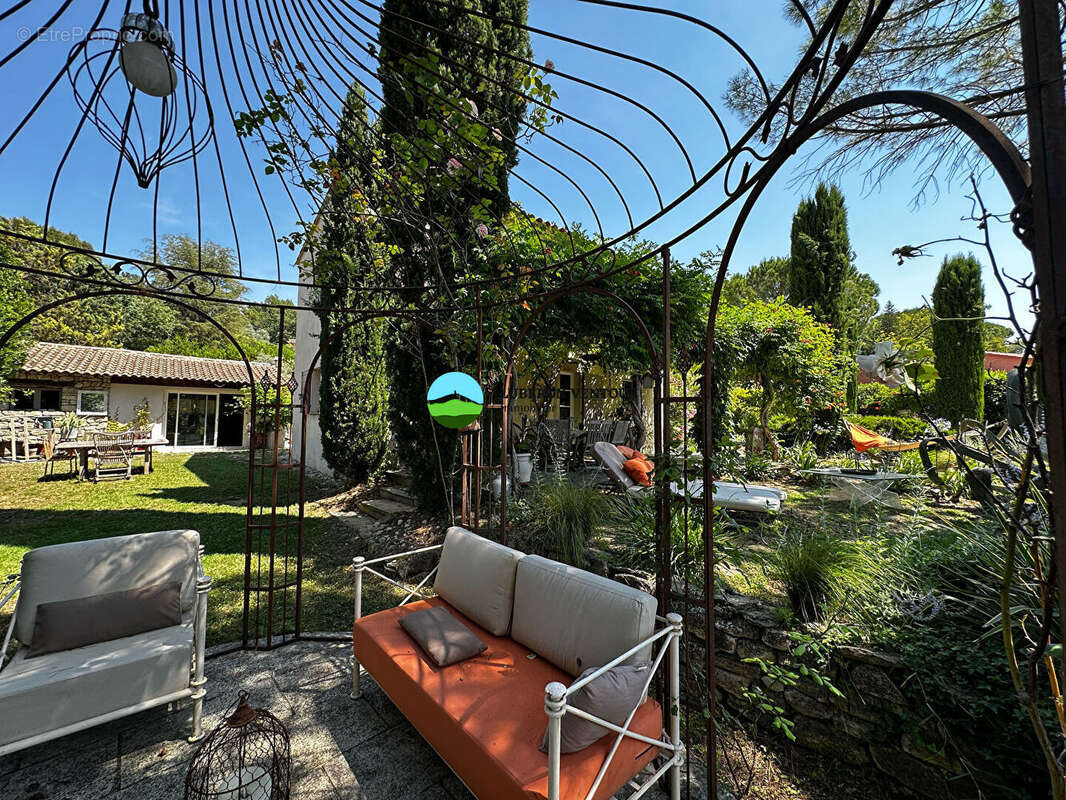 Maison à PERNES-LES-FONTAINES