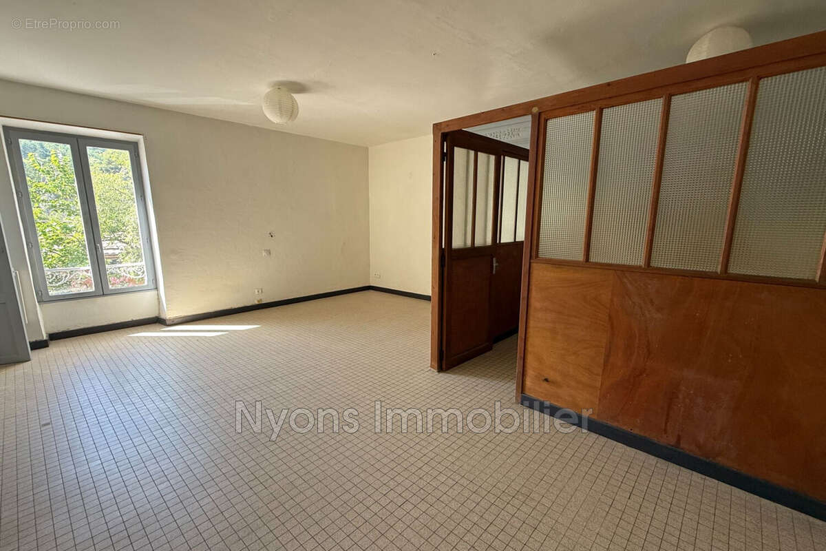 Maison 285 m² à Nyons  - photo 4